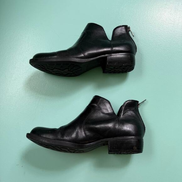 Born Black leather ankle boots with back zipper - size 6.5 Women - Picture 2 of 8